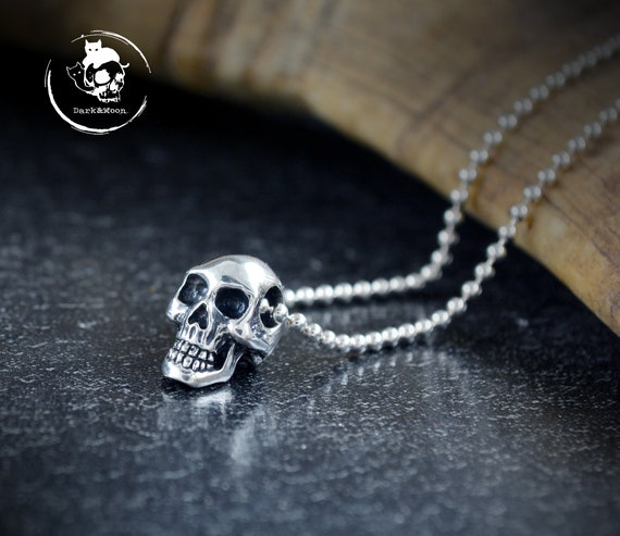 Small skull pendant deals