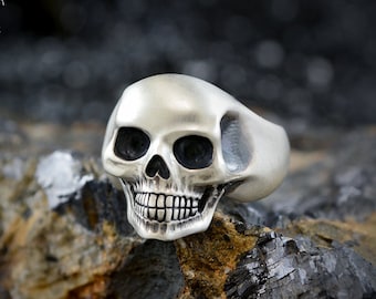 Elegant skull ring handmade in Sterling silver and oxidised finish, Memento mori ring