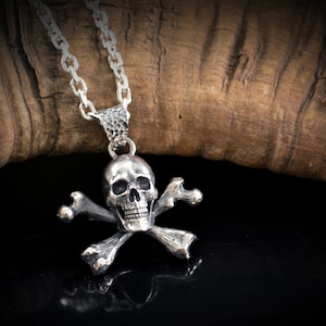 Pirate skull silver pendant, Silver Skull and Crossbones Pendant, Jolly Roger Necklace, Realistic Pirate Skull, Memento Mori