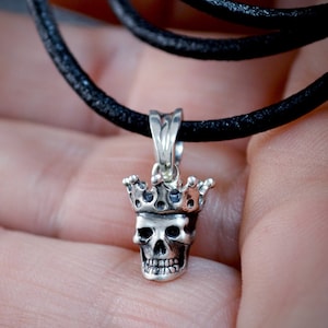 Silver small skull keen pendant, Memento Mori, skull Christmas gift