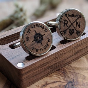 Personalisierte Manschettenknöpfe und Krawattenklammer Set mit Holzbox Hochzeitsgeschenk Jahrestag Manschettenknöpfe Geschenke für Bräutigam Besonderer Platz Hirsch Kundenspezifisches Design