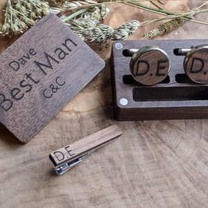 Personalisierte Manschettenknöpfe und Krawattenklammer Set mit Holzbox Hochzeitsgeschenk Jahrestag Manschettenknöpfe Geschenke für Bräutigam Besonderer Platz Hirsch Kundenspezifisches Design