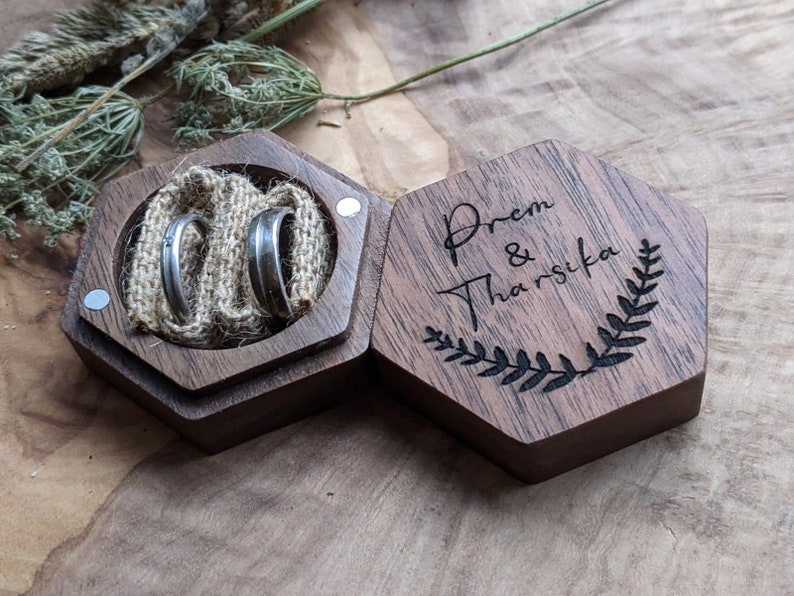 Baum des Lebens Hochzeit Gravur Ringbox Vorschlag Ringträger I do custom Design Holz Initialen Namen Datum Mr und Mrs Bild 10