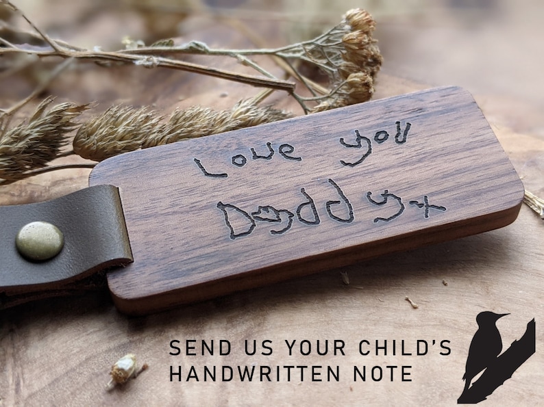 Llavero personalizado grabado con dibujo de un niño - Regalo personalizado para el día de la madre - Lazo de cuero - Regalo de cumpleaños del tercer aniversario para él o ella imagen 3