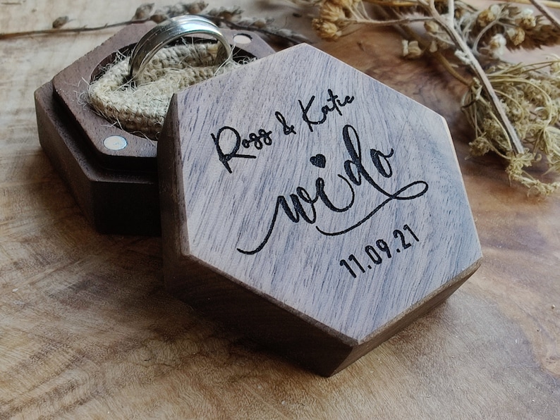 Baum des Lebens Hochzeit Gravur Ringbox Vorschlag Ringträger I do custom Design Holz Initialen Namen Datum Mr und Mrs Bild 4