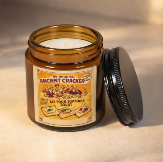 Ancient Cracker Label Soy Candle, Vintage Jewish Kitchen Decor, Amber Glass Jar, Passover Hostess Gift, Judaica Home Fragrance