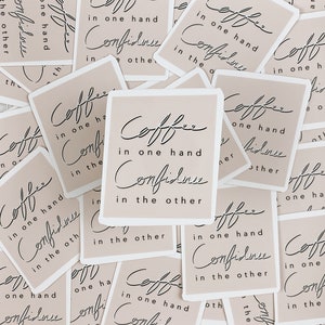 Café en una mano, confianza en la otra - Adhesivo troquelado