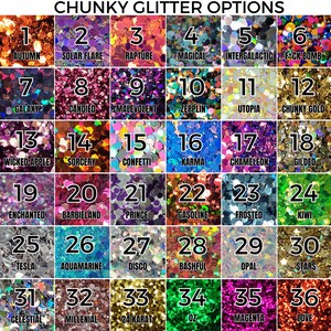 Op de afbeelding: Een raster van 36 vierkanten met chunky glitter opties, genummerd en benoemd. De kleuren vari&euml;ren van goud en oranje tot blauw en paars. De tekst "CHUNKY GLITTER OPTIONS" staat bovenaan.