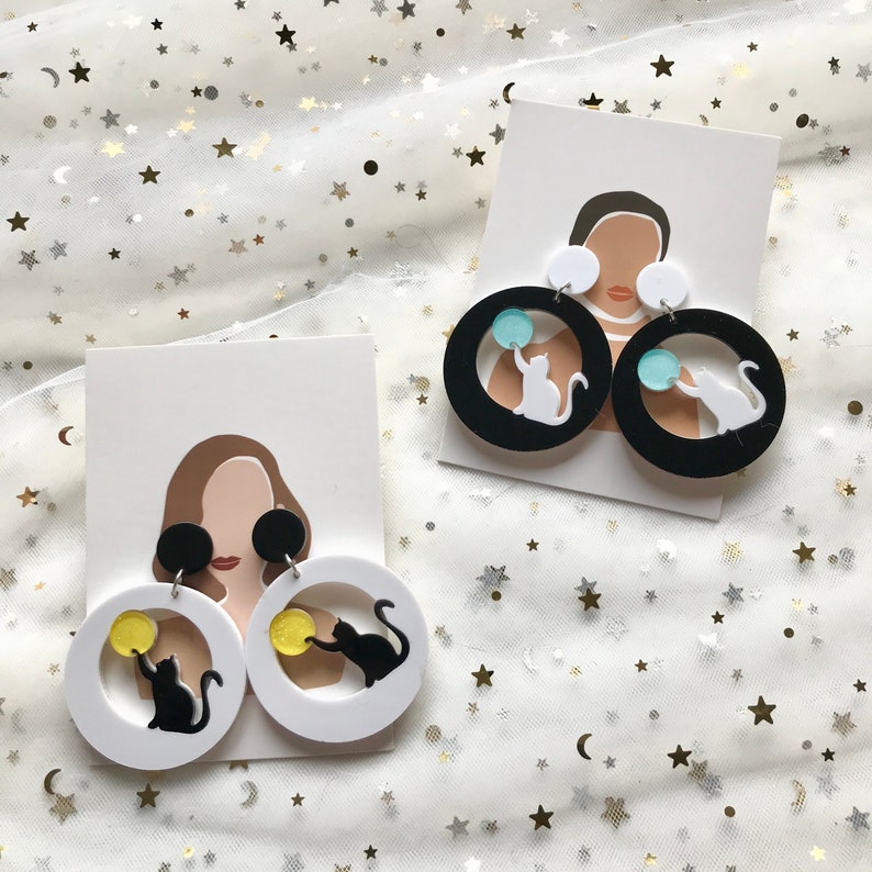 Playful cats earrings