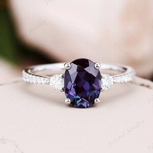 Vintage Oval Cut Alexandrite Engagement Ring 14K White Gold Ring Three Stone Ring Art Deco Unique Moissanite Bridal Ring Anniversary Ring