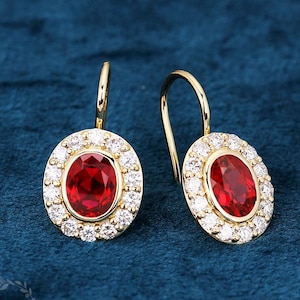 Orecchini con rubino rosso taglio ovale, orecchini in oro giallo massiccio 10K/14K/18K, orecchini da sposa con alone di moissanite, regalo di anniversario per lei