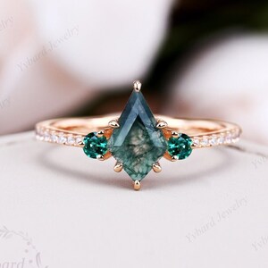 Kite Cut Moss Agate Engagement Ring Green Lab Emerald Three Stone Ring Vintage Solid Rose Gold Bridal Ring For Women Art Deco Statement Ring