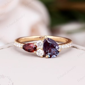 Pear Cut Alexandrite Ring Solid Gold Garnet Ring for Women Unique Alexandrite Engagement Ring Culster Art Deco Moissanite Bridal Ring Gifts