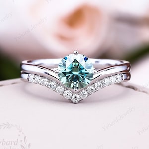 Vintage Round 1CT Green Moissanite Engagement Ring Set Solid White Gold Wedding Bridal Set Ring For Women Curved Anniversary Promise Ring