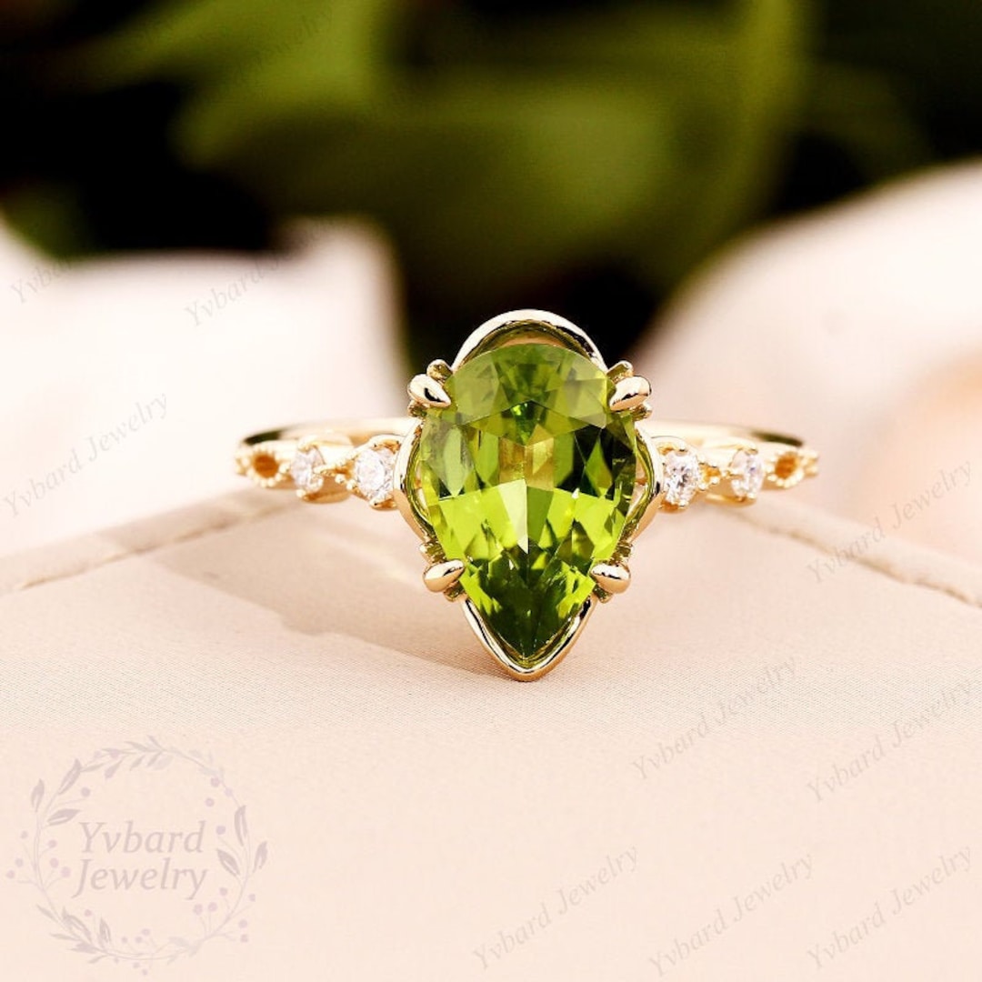 Gold ring with peridot stone deals