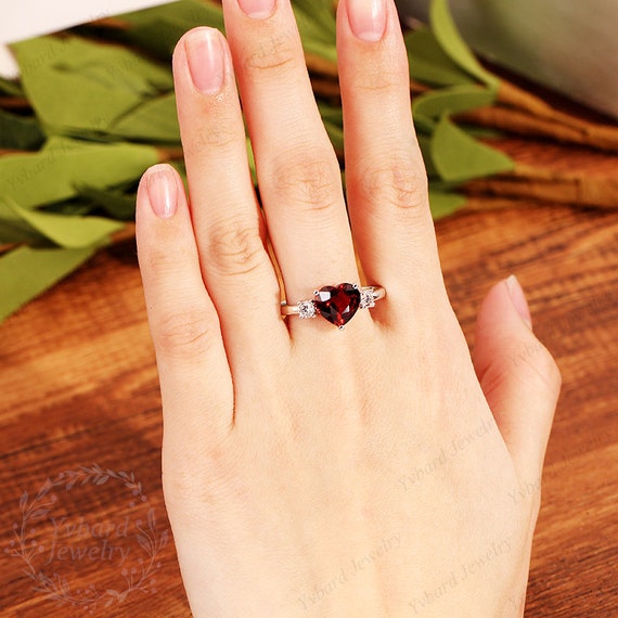 Heart shaped garnet ring white gold discount