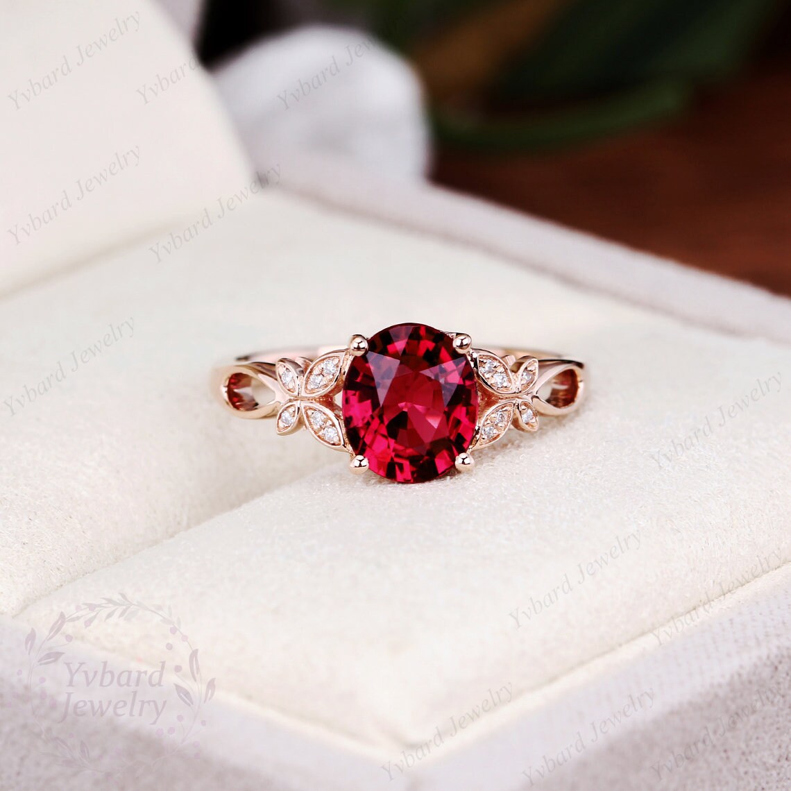 オーバルカットのレッドルビーリング、ソリッドローズエンゲージ