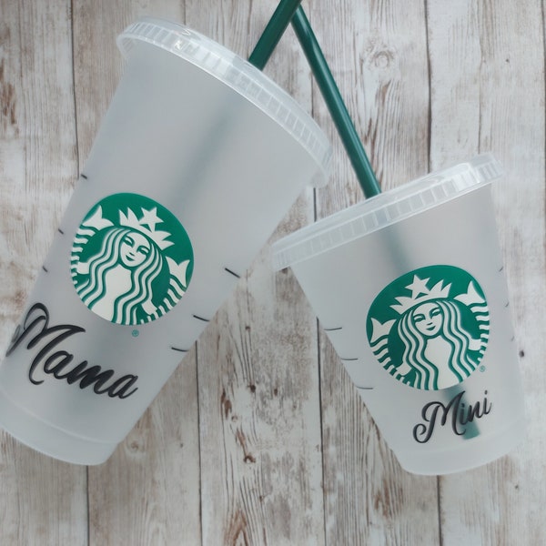 MINI UND MAMA Personalisierte Starbucks Tasse | Mama und Kleinkind Geschenk | Geburtstag Starbucks Liebhaber Geschenk | Wiederverwendbarer Venti 16oz 24oz Becher
