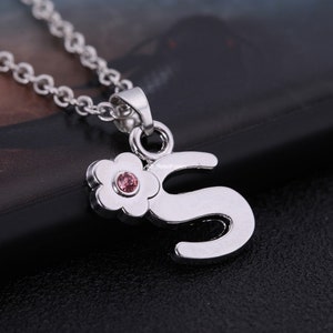 Children&#39;s Initial Letter Pink Crystal Flower Necklace 18 Inch Stainless Steel Chain Alloy Charm