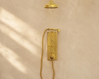 Polished Brass Rain Shower Head – Classic Wall-Mounted Shower Fixture