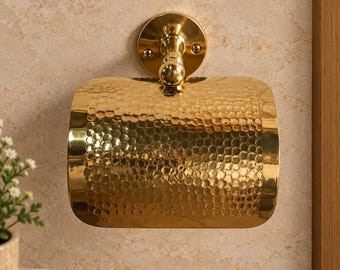 Handcrafted Hammered Brass Toilet Paper Holder – Wall-Mounted Bathroom Tissue Roll Holder with Curved Protective Cover