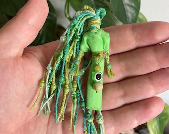 GREEN POPPET, Green Evil Eye, Art Doll, Altar Decor, Handmade Doll, Witchy Aesthetics and Gifts, Kitchen Witch, Worry Doll, Motanka,