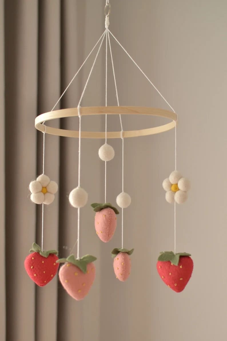 strawberry Mobile/Baby Mobile/Fruit Felt Mobile/strawberry Decoration/strawberry Nursery Decor/Fruit Baby Mobile/