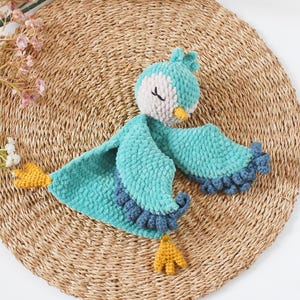 Soft bird-shaped snuggle blanket for babies, made from gentle fabric for comfort and relaxation, perfect for naps and bedtime.