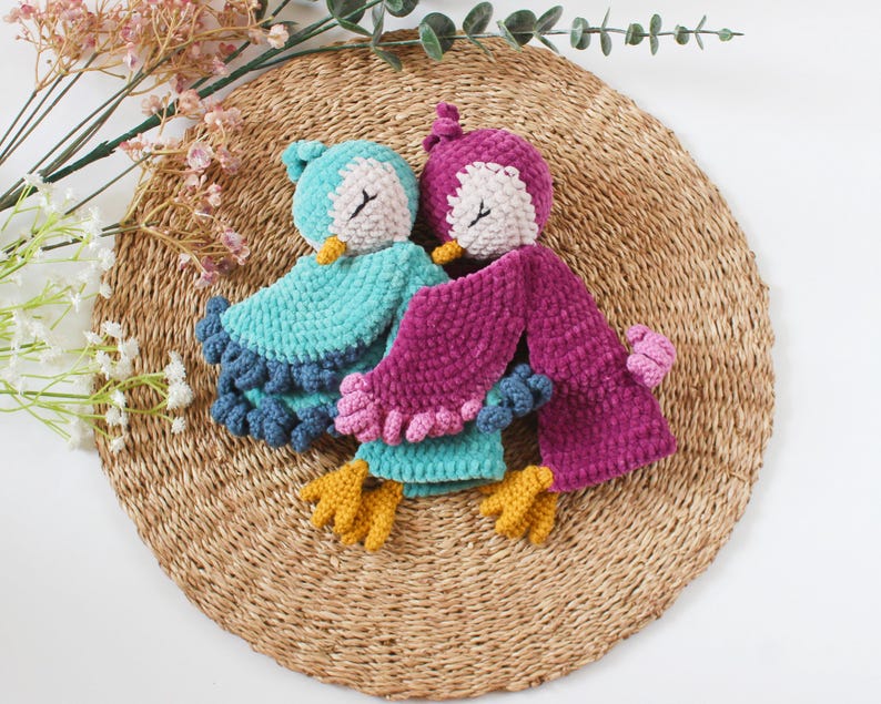 Soft bird-shaped snuggle blanket for babies, made from gentle fabric for comfort and relaxation, perfect for naps and bedtime.
