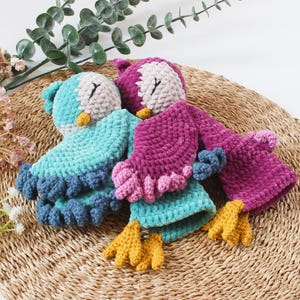 Soft bird-shaped snuggle blanket for babies, made from gentle fabric for comfort and relaxation, perfect for naps and bedtime.