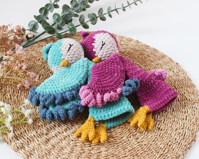 Soft bird-shaped snuggle blanket for babies, made from gentle fabric for comfort and relaxation, perfect for naps and bedtime.