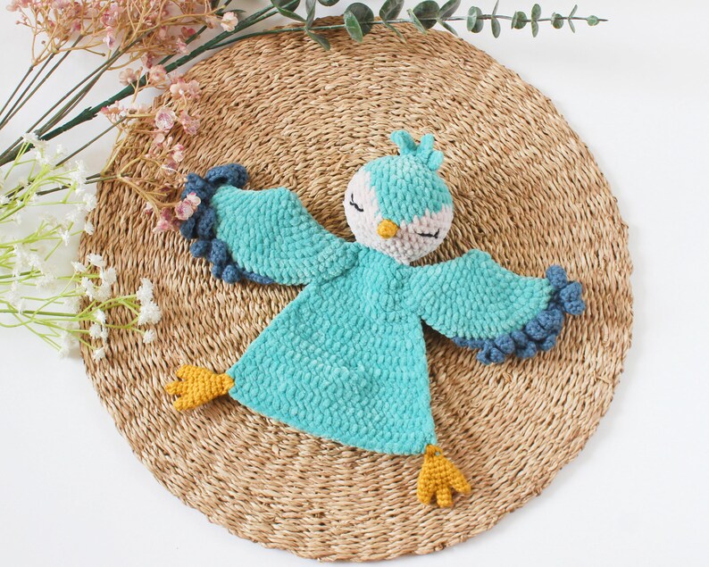 Soft bird-shaped snuggle blanket for babies, made from gentle fabric for comfort and relaxation, perfect for naps and bedtime.