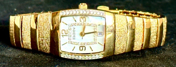 Elgin Women display picture 3