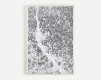 Luftbild Wald Print, Winter Wonderland Wandkunst, Schneebedeckter Wald Foto, Winterlandschaft Print, verschneite Bäume Poster, rustikale Urlaubskunst