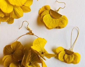 EVENTAIL earrings in saffron flowers