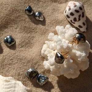 Genuine KEISHI Tahitian black pearl earrings - A/B quality