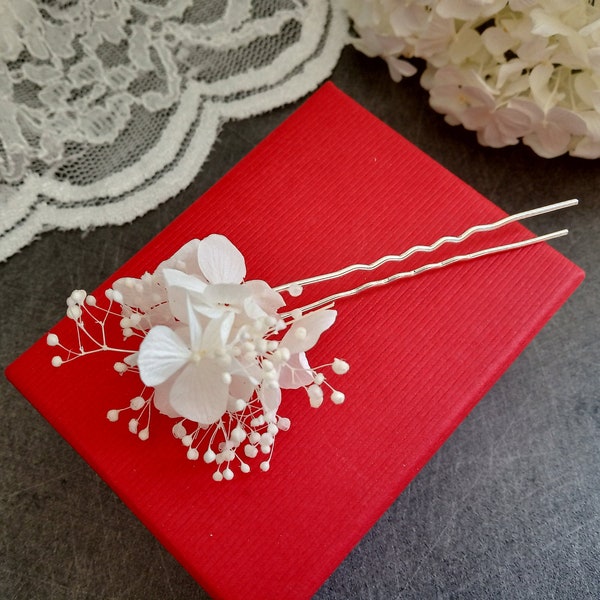Hairpin in white stabilized flowers