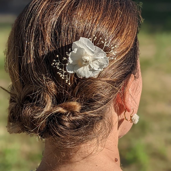 Peigne à cheveux mariage en vrai fleurs blanches stabilisees