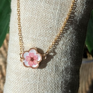 Real natural flower resin necklace