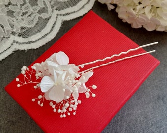 Hairpin in white stabilized flowers