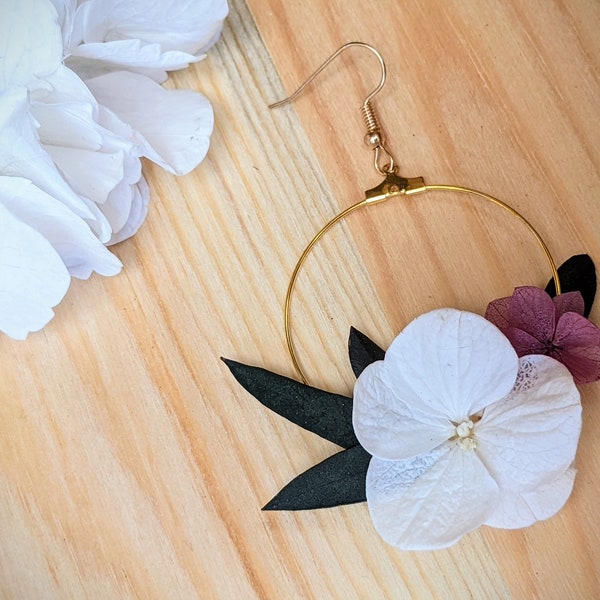 Boucles d'oreilles créoles bohème en fleurs naturelles