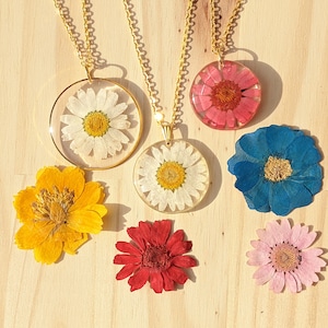 Handcrafted resin necklace containing a real DAISY daisy