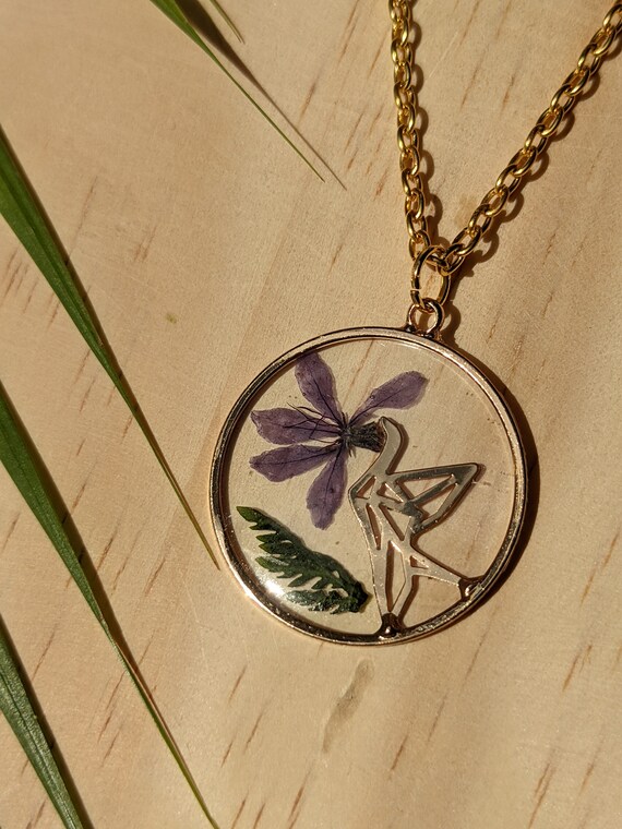 鳥のペンダントネックレスと本物の樹脂の花 - Etsy 日本