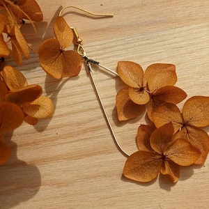 Boucles d'oreilles en vrai fleurs d'hortensia Jaune safran 12