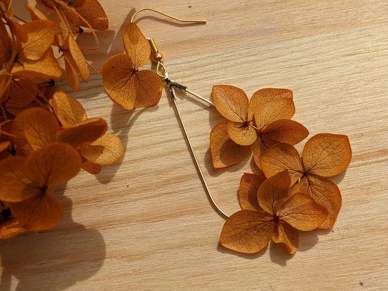 Boucles d'oreilles en vrai fleurs d'hortensia Jaune safran 12