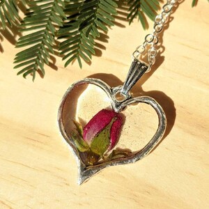 Collier pendentif coeur véritable fleur photo 3