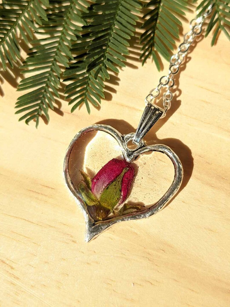 Collier pendentif coeur véritable fleur photo 3