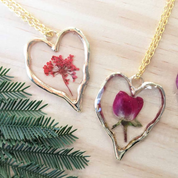 Collier pendentif coeur rose éternelle ou fleurs rouges