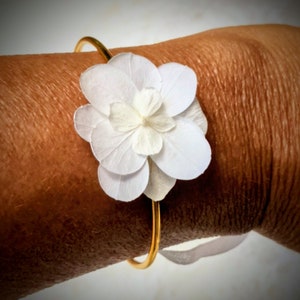 Armband aus echten weißen Hortensienblüten