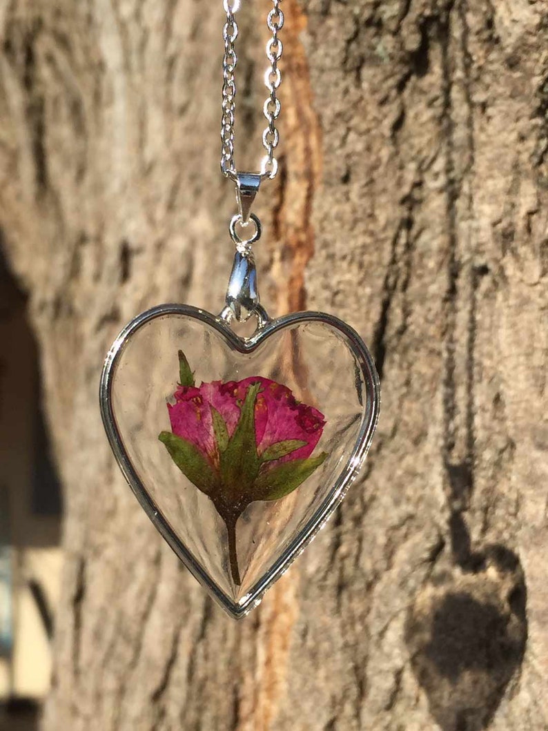 Collier pendentif coeur véritable fleur photo 2